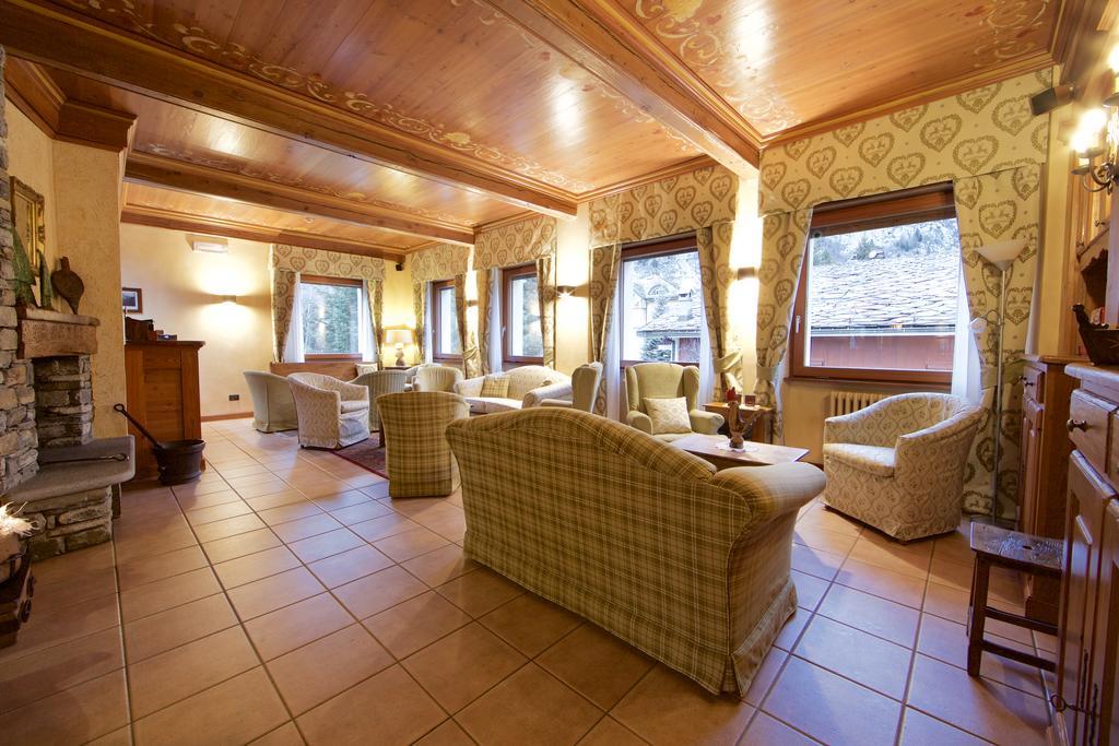 Hotel Croux Courmayeur Exterior photo