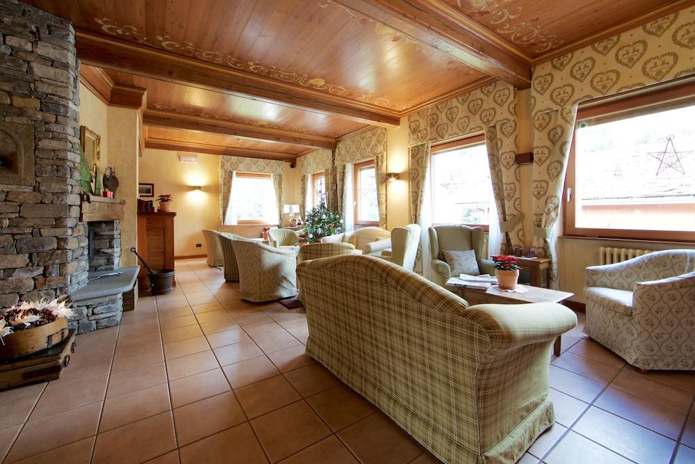 Hotel Croux Courmayeur Exterior photo